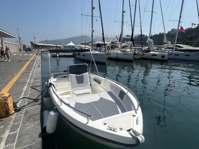 Motorboat for rent Castellammare di Stabia at the best price