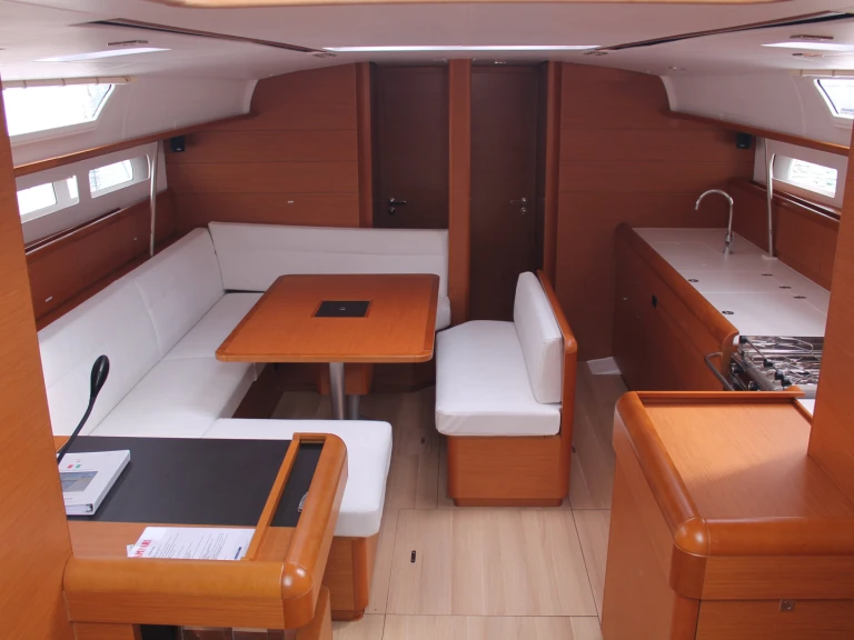 Sailboat rental with or without captain Jeanneau Sitges