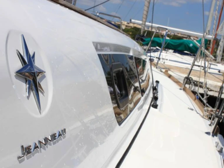 Sailboat rental with or without captain Jeanneau Port of Alicante