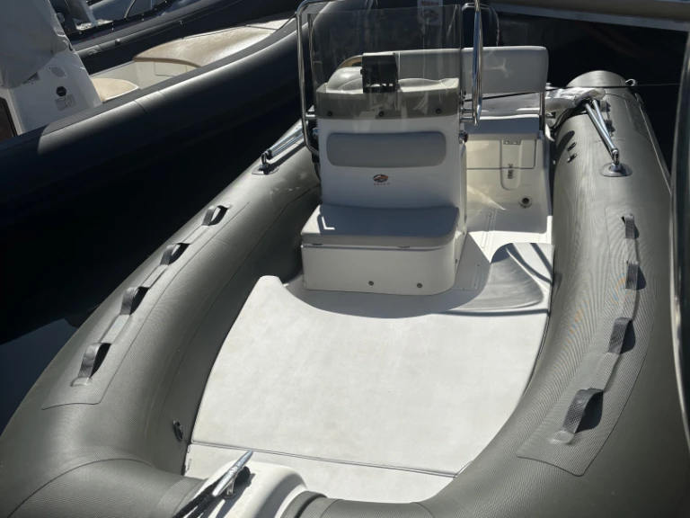 Capelli 500 moteur 2 temps in Porto-Vecchio on SamBoat