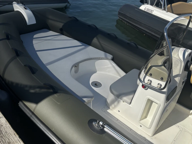 Yacht charter Porto-Vecchio cheap 500 moteur 2 temps