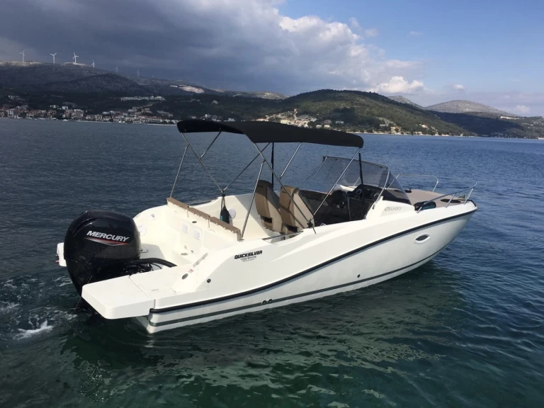 Quicksilver Activ 675 Sundeck in Marseille on SamBoat