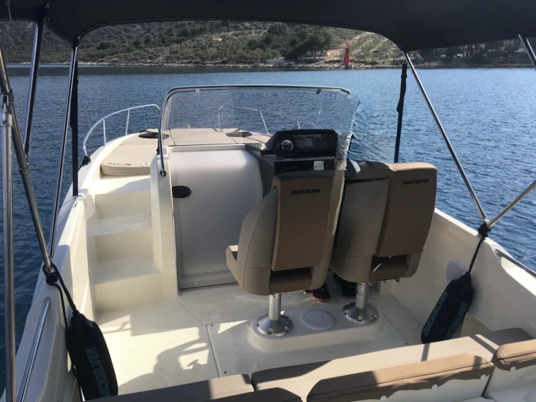 Boat rental Quicksilver Activ 675 Sundeck in Marseille on Samboat