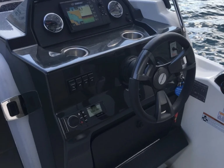 Rent a Quicksilver Activ 675 Sundeck Marseille