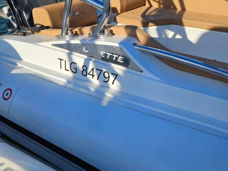 Yacht charter Saint-Raphaël cheap 24 DINETTE