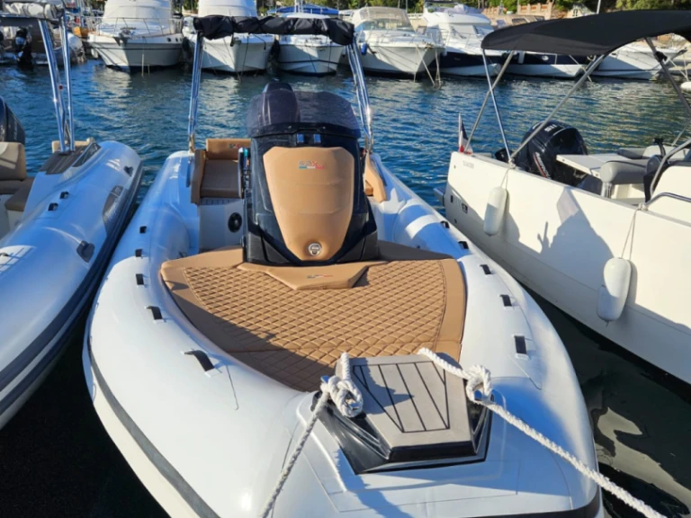 SPX RIB 24 DINETTE charter bareboat or captained in  Saint-Raphaël