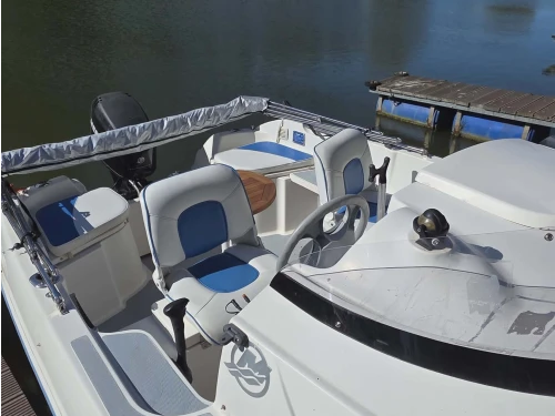 Rent a Quicksilver Quicksilver 520 Flamingo France