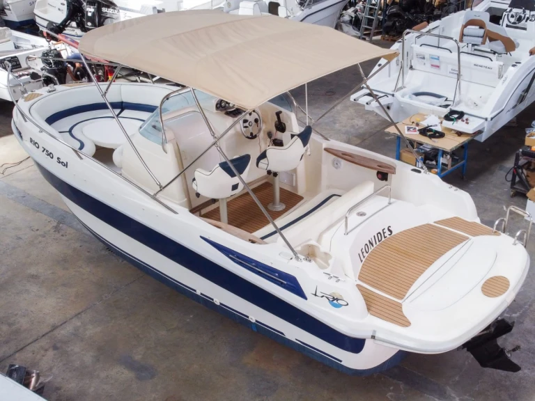 Bareboat Rental Motorboat Rio with a boat licence