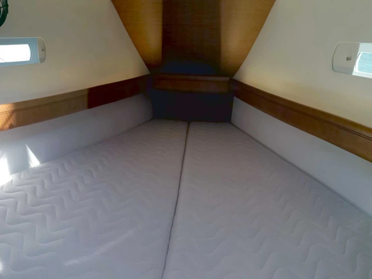 Sailboat rental with or without captain Jeanneau Agropoli