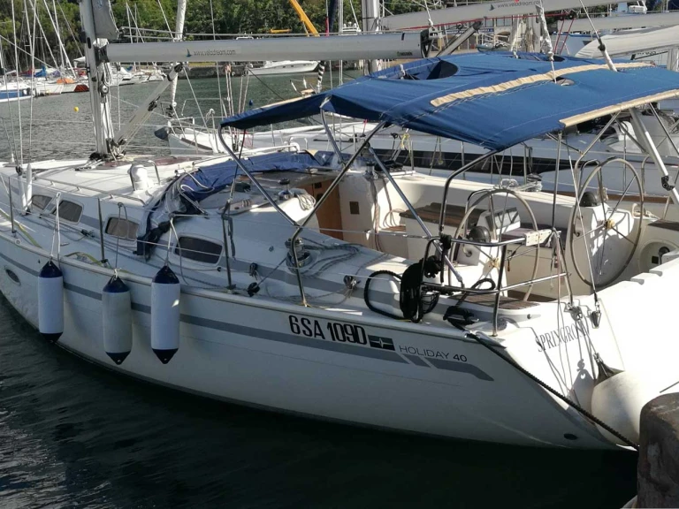 Bavaria Bavaria 40 Holiday charter bareboat or captained in  Rodi Garganico