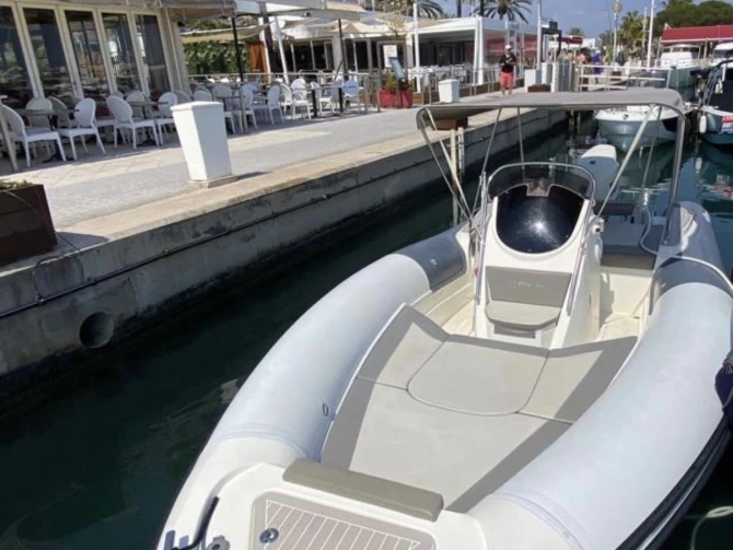 Altamarea Wave 24 charter bareboat or captained in  Carnon-Plage