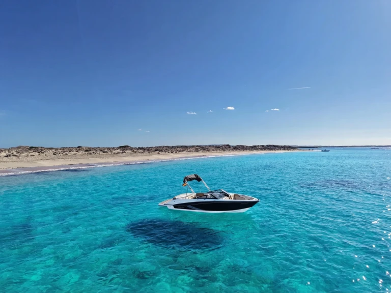 Bareboat Rental Motorboat Glastron with a boat licence
