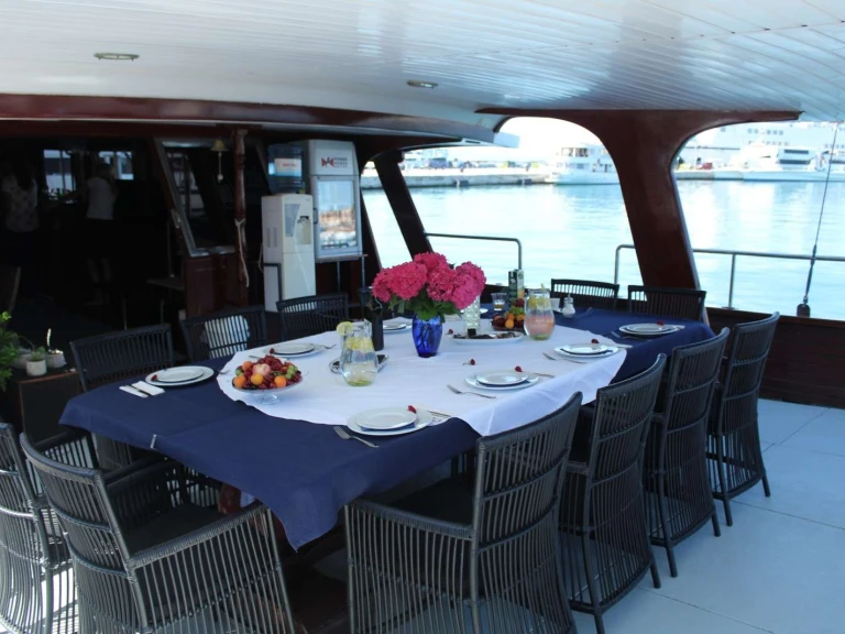 Luxury Yacht for rent Skradin at the best price
