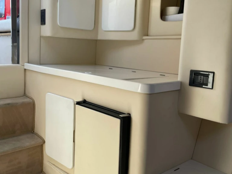 Bareboat Rental Motorboat Gari Plast with a boat licence