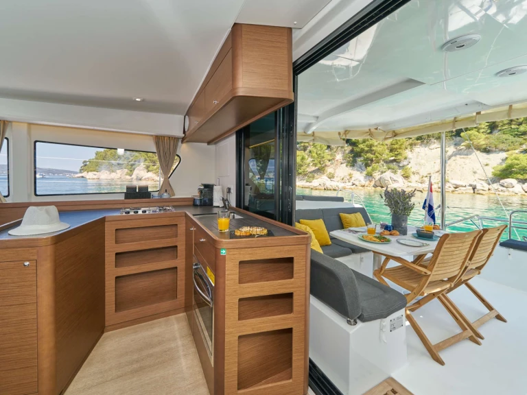 Luxury Yacht rental with or without captain Lagoon Kaštel Gomilica