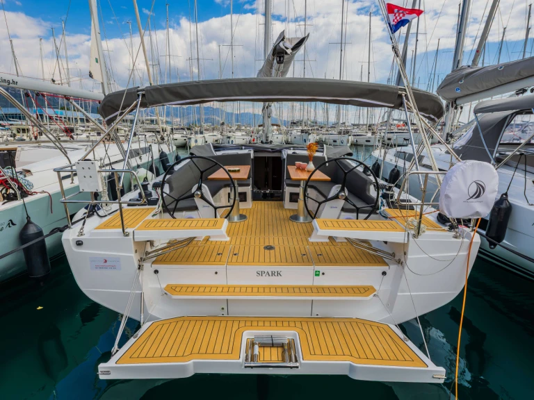 Boat rental Hanse Hanse 410 in Šibenik on Samboat