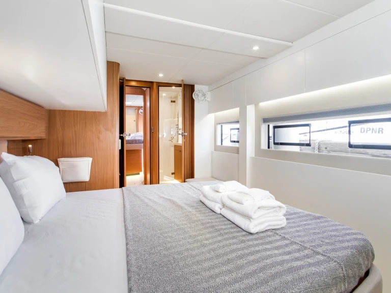 Yacht charter Tortola cheap Bali 5.2