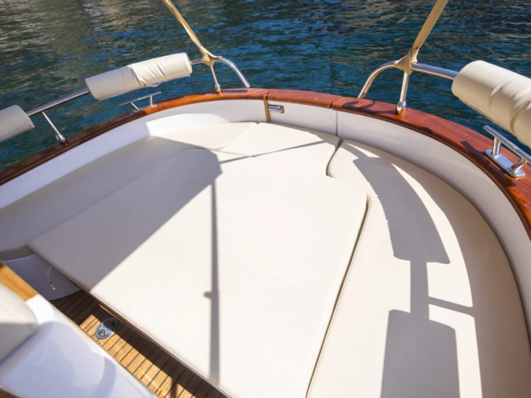 Yacht charter Port Grimaud cheap LIBECCIO 7.5 wa