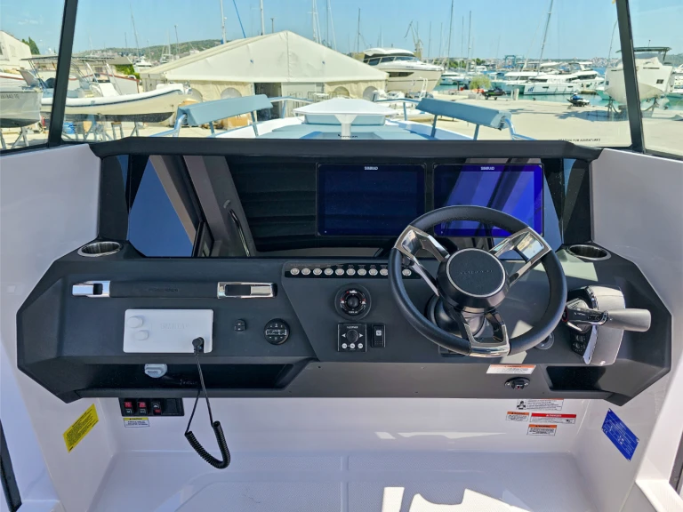 Motorboat for rent Seget Donji at the best price