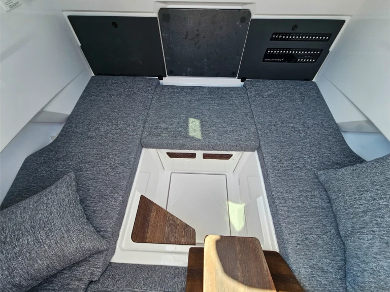 Axopar Axopar 29 XC Cross Cabin in Seget Donji on SamBoat