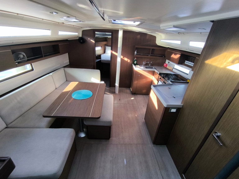 Yacht charter Volos cheap Oceanis 40.1