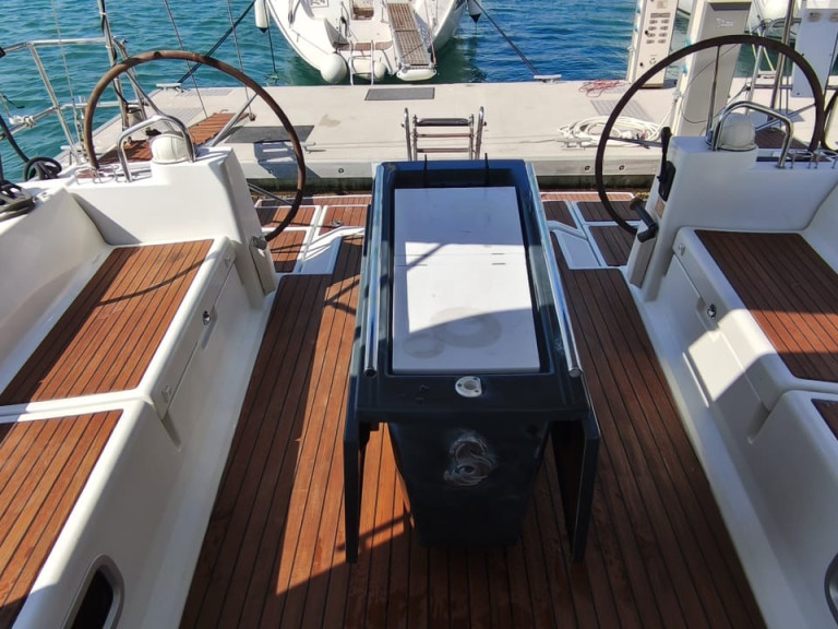 Bénéteau Oceanis 45 in Pálairos on SamBoat
