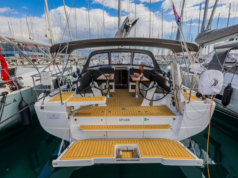 Sailboat for rent Šibenik at the best price
