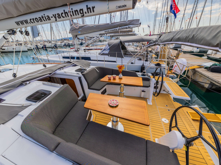 Hanse Hanse 410 in Šibenik on SamBoat