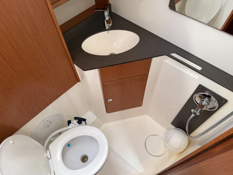 Bareboat Rental Sailboat Bavaria with a boat licence