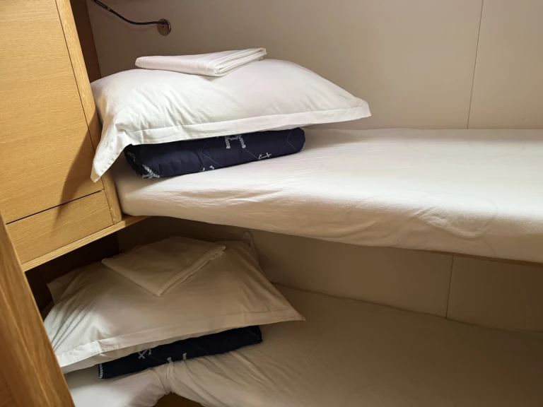 Yacht charter Split cheap Elan E6