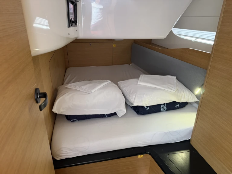 Sailboat rental in Split - Elan Elan E6