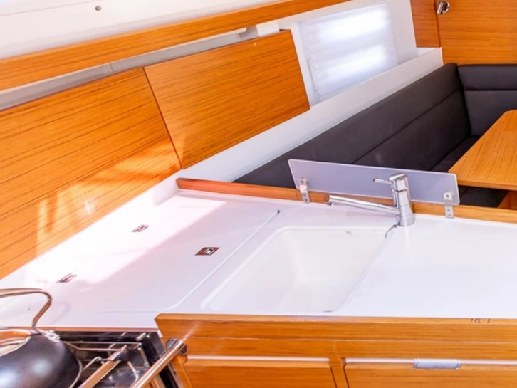 Sailboat rental with or without captain Elan Marseille