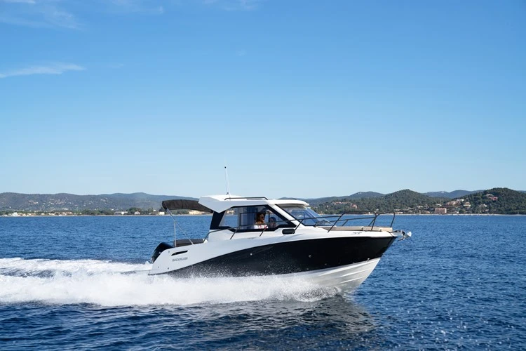 Quicksilver Quicksilver 700 Week-End charter bareboat or captained in  Fouras