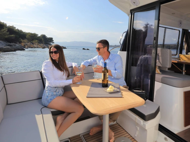 Motorboat rental with or without captain Jeanneau Bacoli