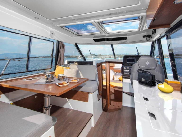 Yacht charter Bacoli cheap Merry Fisher 1095