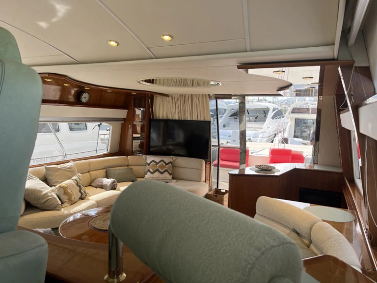 Bareboat Rental Motorboat Azimut with a boat licence