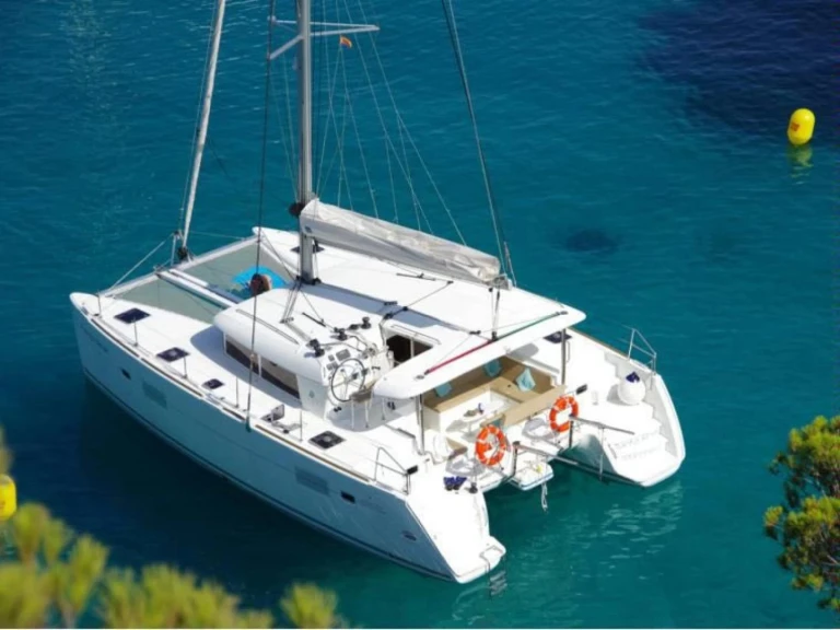 Catamaran for rent Ta' Xbiex at the best price