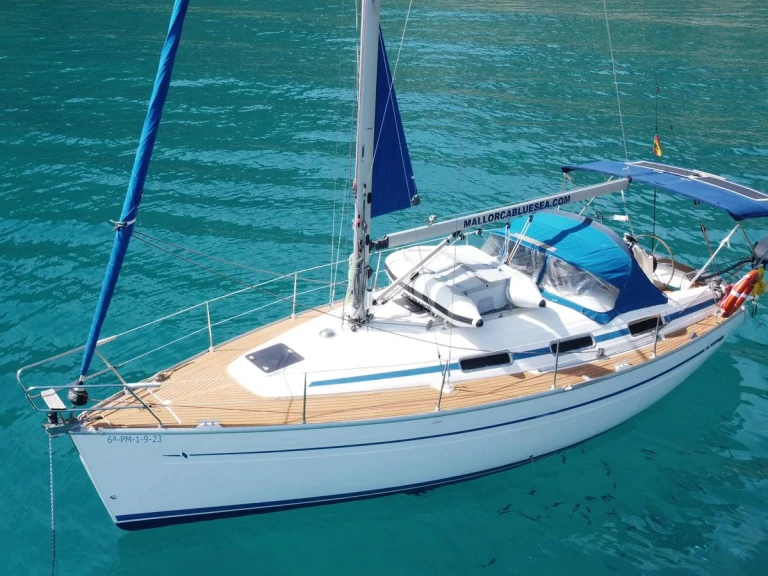 Boat rental Bavaria Bavaria 32 Cruiser in Alcúdia on Samboat