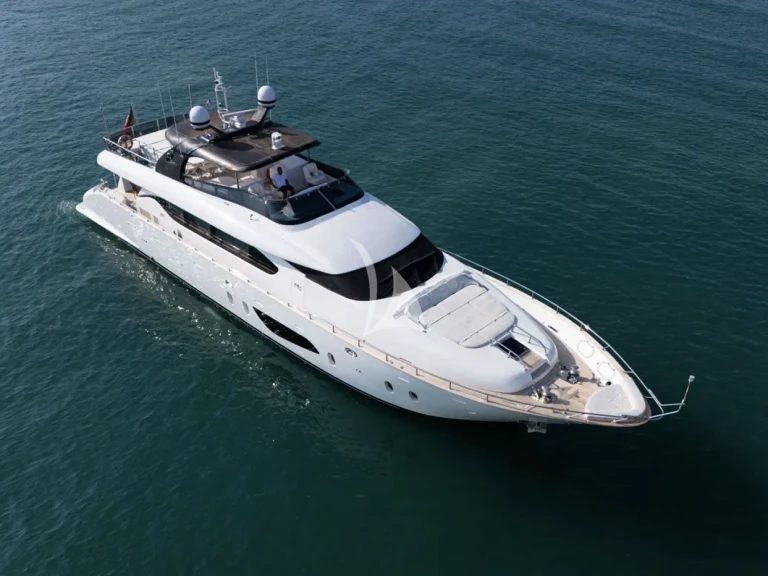 Luxury Yacht for rent Naples at the best price