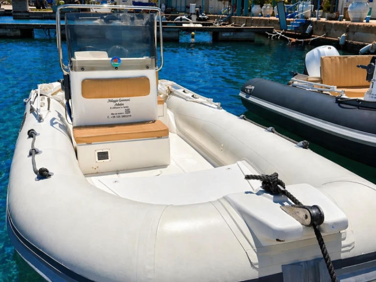 RIB rental in Arbatax - Capelli Tempest 530