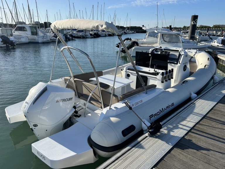 Pro Marine hélios 25 in La Rochelle on SamBoat