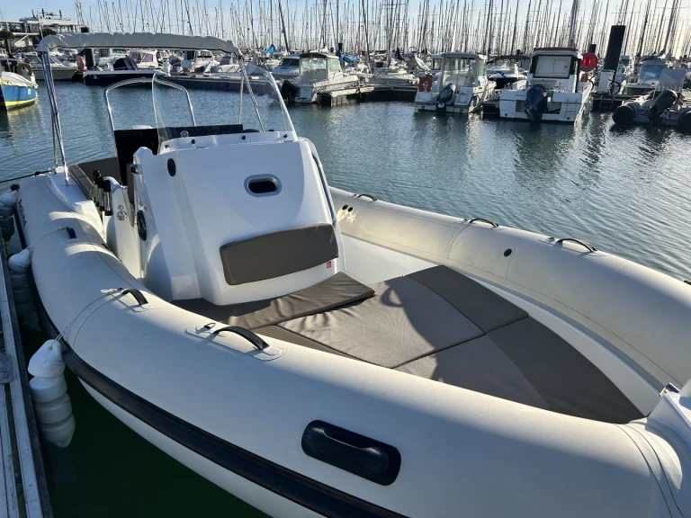 Yacht charter La Rochelle cheap hélios 25