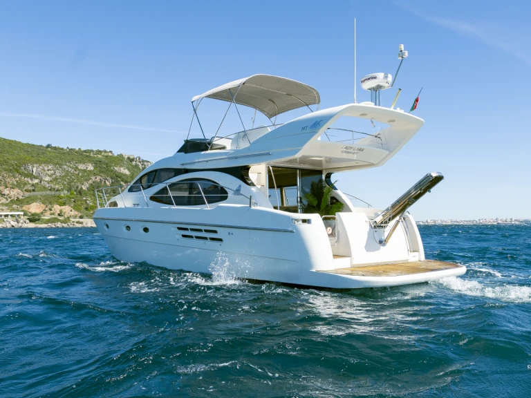 Luxury Yacht rental in Tróia - Azimut Azimut 46 Fly