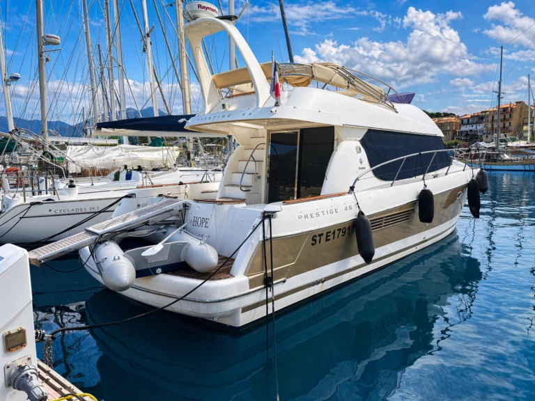 Luxury Yacht rental with or without captain Prestige Propriano