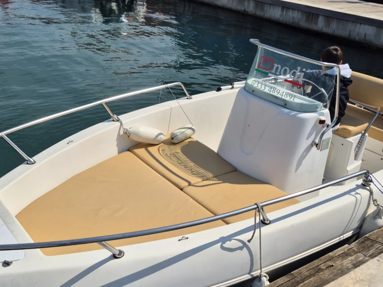 Boat rental BLU LINE Schizzo 520 in La Spezia on Samboat