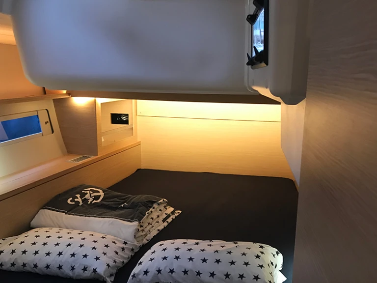 Sailboat rental in Dénia - Dufour Dufour 530