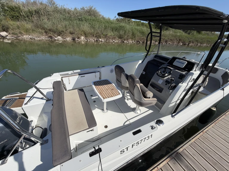 Motorboat for rent Pérols at the best price