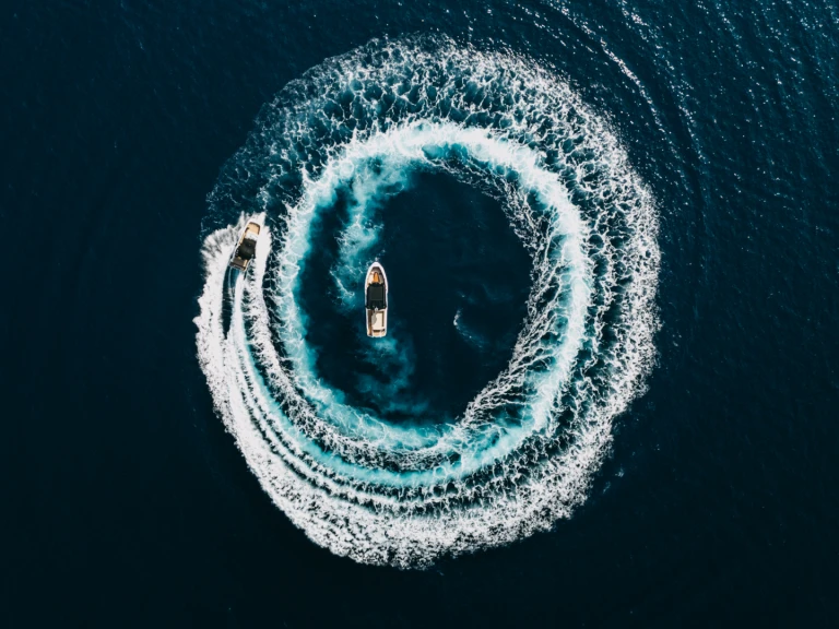 Rent a Alesta Raptor Excursion Mílos