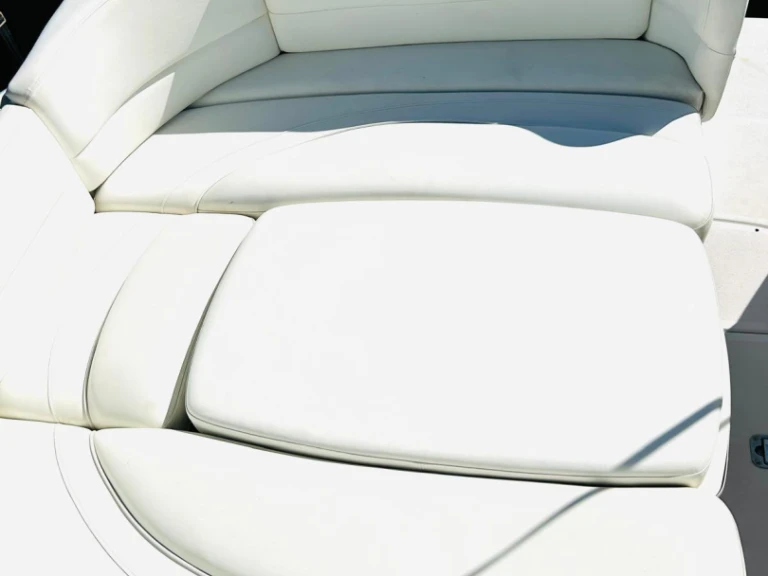 Four Winns Vista 248 charter bareboat or captained in  Saint-Raphaël