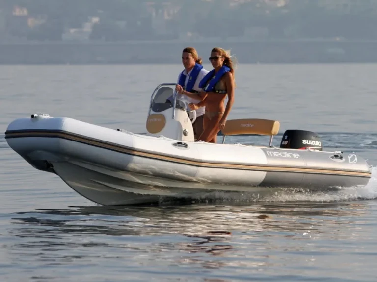 Yacht charter Pietrosella cheap Medline 550